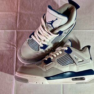Air Jordan 4 Retro Military Blue 2024 size 8.5